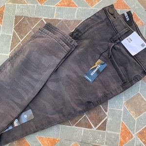 NWT Express Dark Gray Camo jeans! Legging Mid Rise